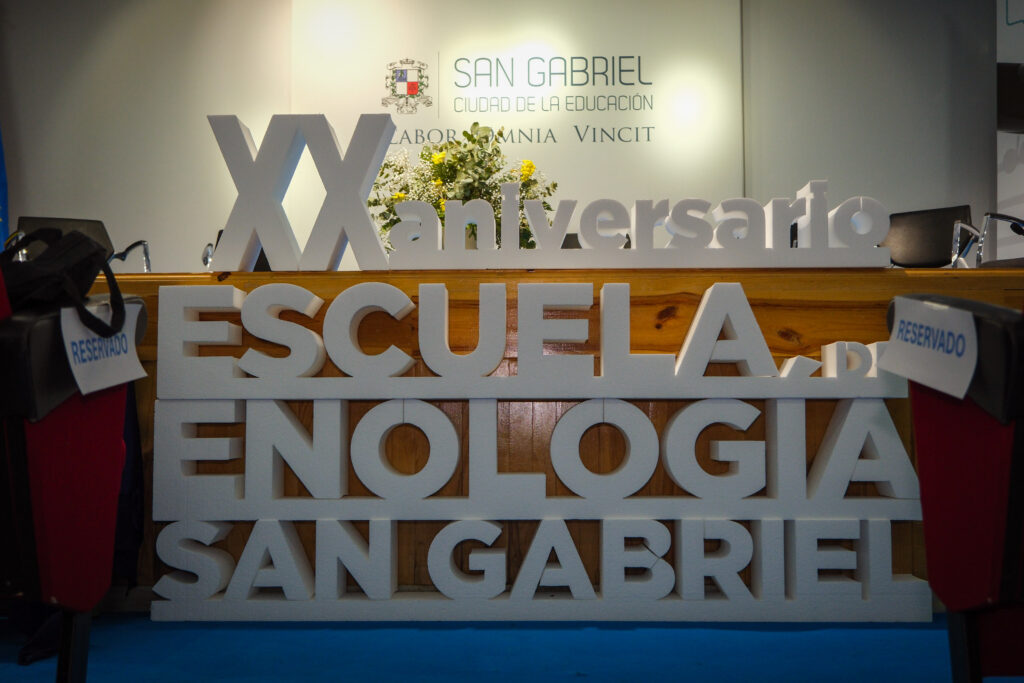 La Escuela de Enología celebra su 20 aniversario con éxito en el I Congreso La Cierna y la Feria Cultura en Copas