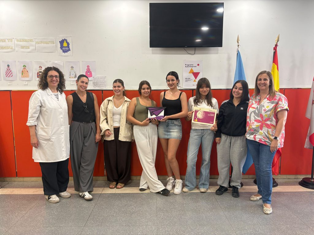 El alumnado de 4ºESO-Economía del Colegio San Gabriel recibe el Premio Planea Emprendedores 2026 a la Mejor Cooperativa